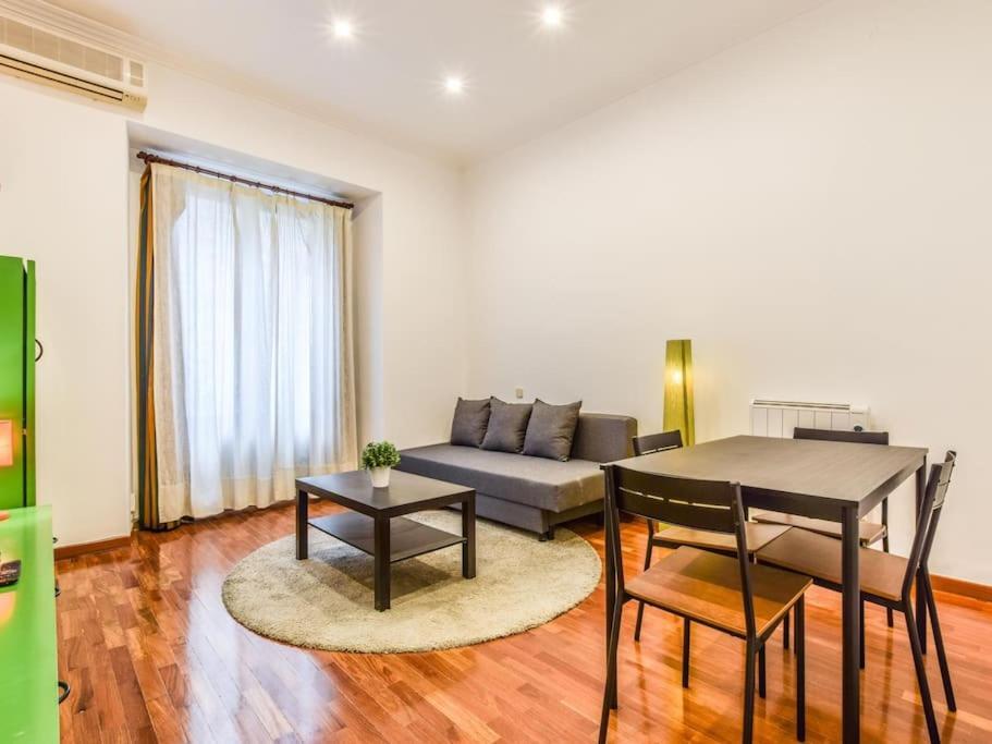 Apartamento Puente De Segovia Apartment Madrid Luaran gambar